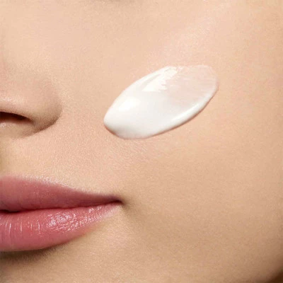 Clarins Bright Plus Emulsion Hydratante Anti-taches – Image 2