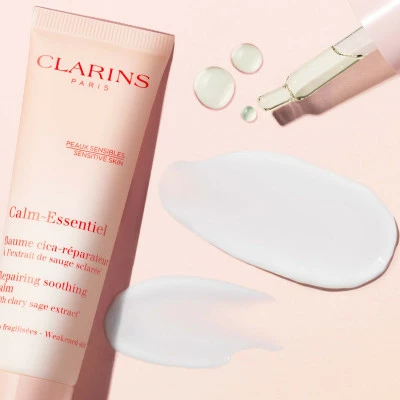 Clarins Calm-Essentiel Baume Cica-Réparateur à L'extrait De Sauge Sclarée* – Image 3